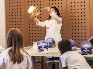 Didatour - Museo della chimica - Laboratorio - esperimento sulla combustione